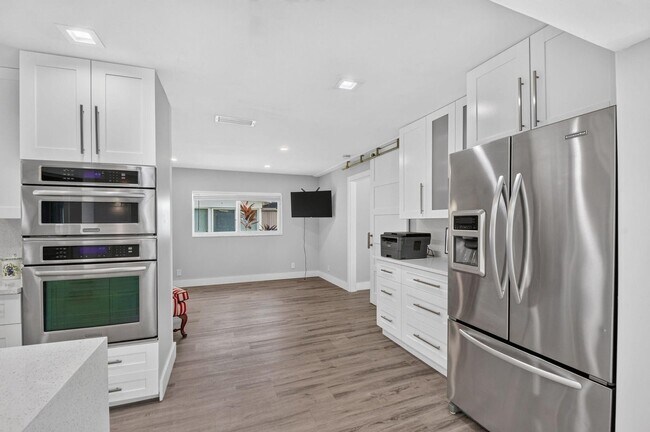 Building Photo - 14624 Country Side Ln