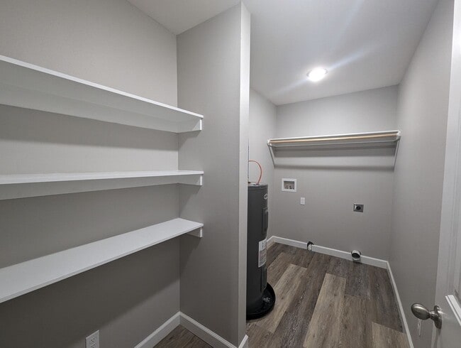 Building Photo - 3 Bedroom/2 Bathroom House • Southside