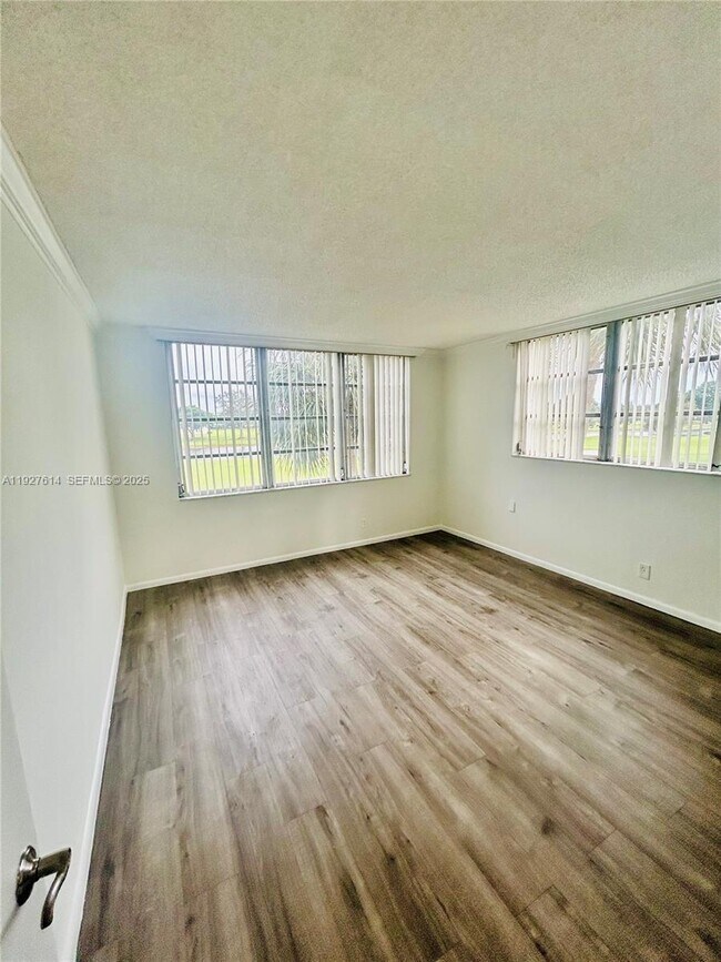 Building Photo - 3100 W Rolling Hills Cir