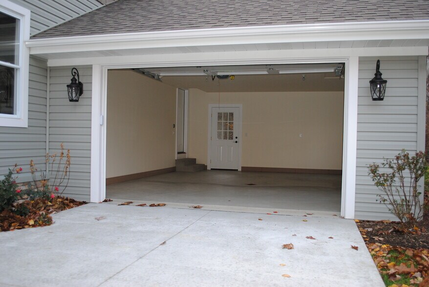 Building Photo - 333 Cecil Henderson Rd