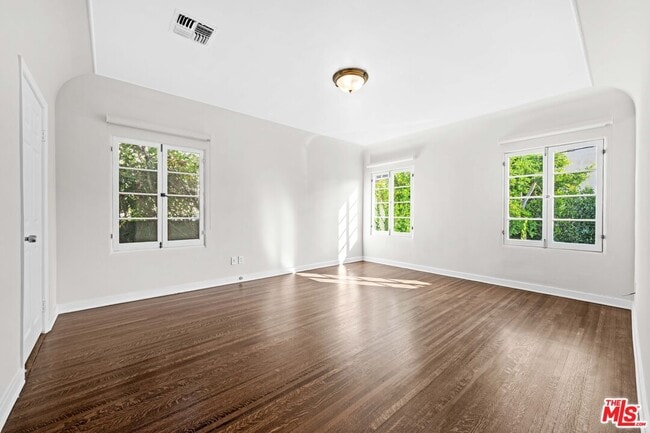 Building Photo - 208 S Rodeo Dr