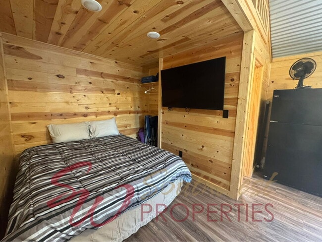Building Photo - Escape to a peaceful, private retreat for one in this studio cabin!