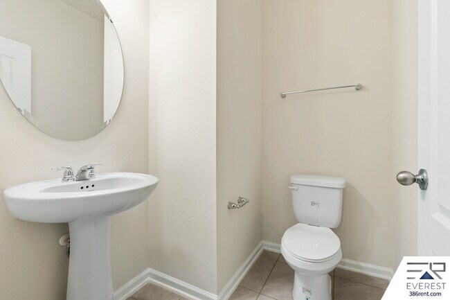 Building Photo - 152 Redbud Rd