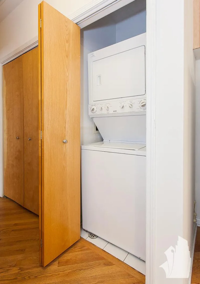 Building Photo - 850 N Wood St