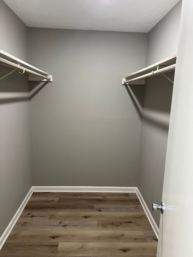 Building Photo - 2 bedroom 1.5 bath townhome