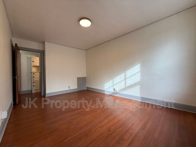 Building Photo - 310 5th St N