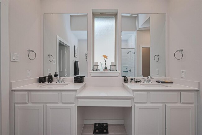 Building Photo - 4910 Tan Briar Dr