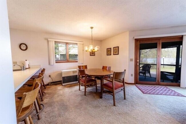 Building Photo - 15 Manor Estates Dr