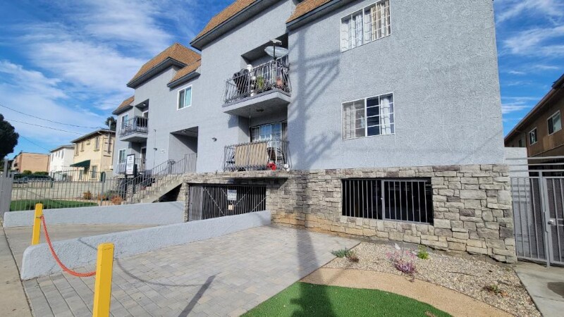 Building Photo - 13347 Victory Blvd