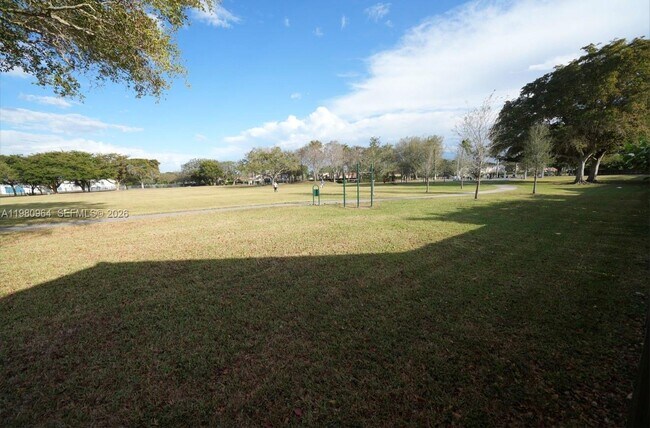 Building Photo - 9921 SW 164th Ct