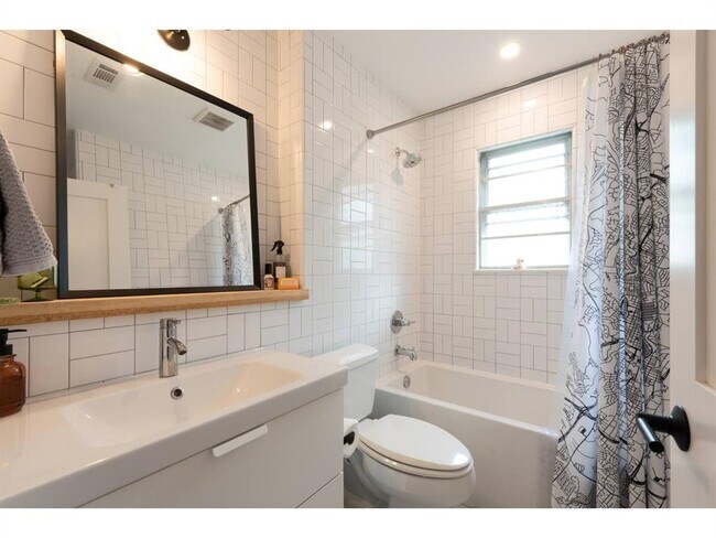 Building Photo - 3011 E 17th St