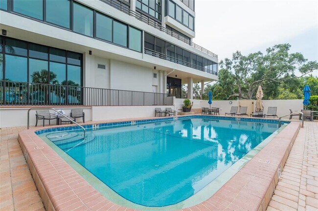 Building Photo - 770 S Palm Ave