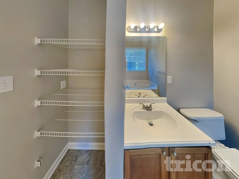 Building Photo - 309 Patrick Ave SW