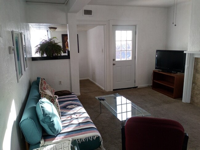 Building Photo - 2120 Columbia Ave