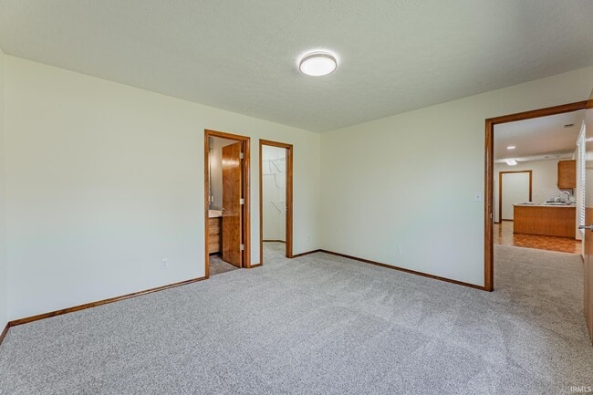 Building Photo - 3900 Deer Trail