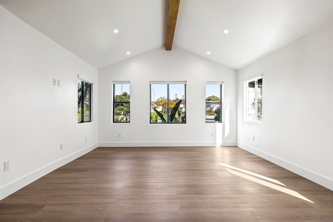 Building Photo - 212 W 64th St