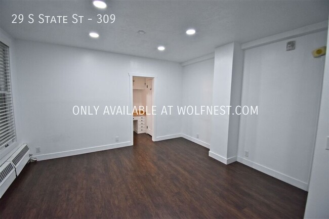 Building Photo - Remodeled Downtown Studio Condo! No Deposi...