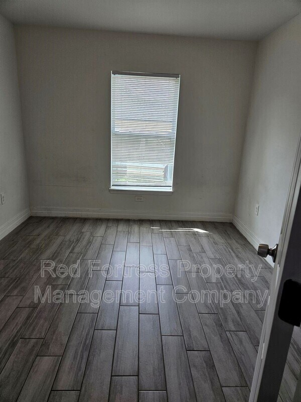 Building Photo - 167 Meadow Rd