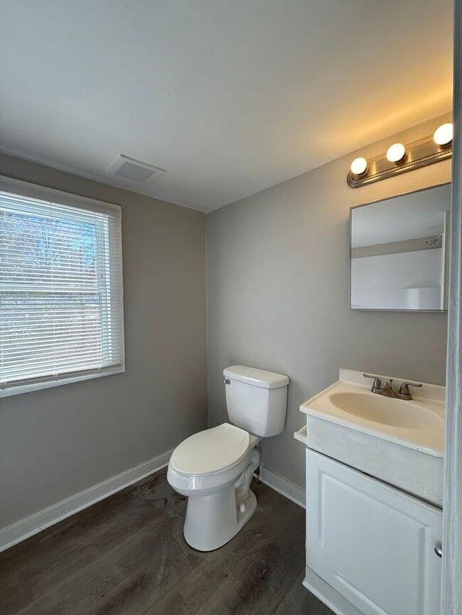 Building Photo - T.R. Lawing Realty Property