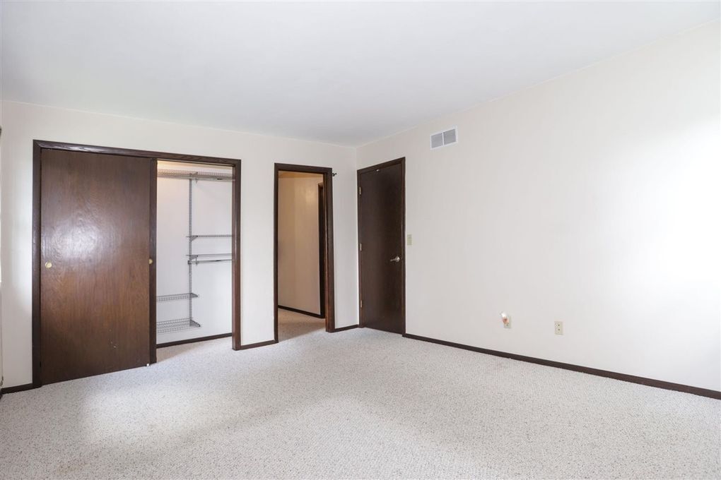 Bedroom 1 - 1140 S Bluemound Dr