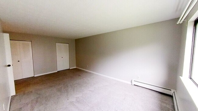 Building Photo - 17 Stenwick Dr