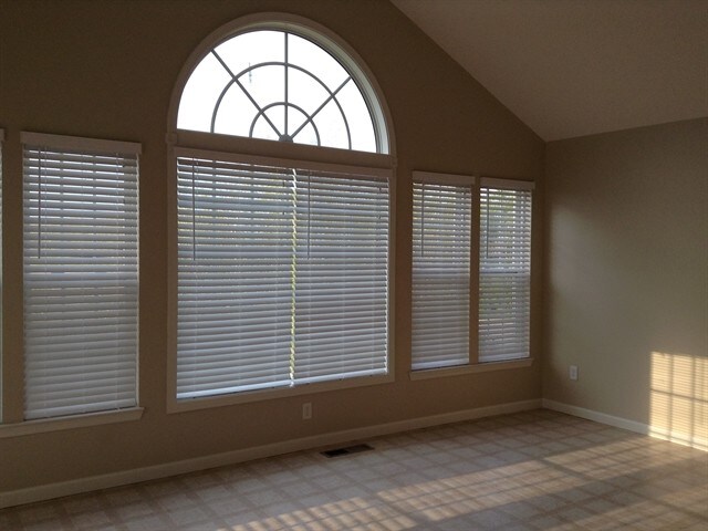 Building Photo - 10 Hunterbrook Ct