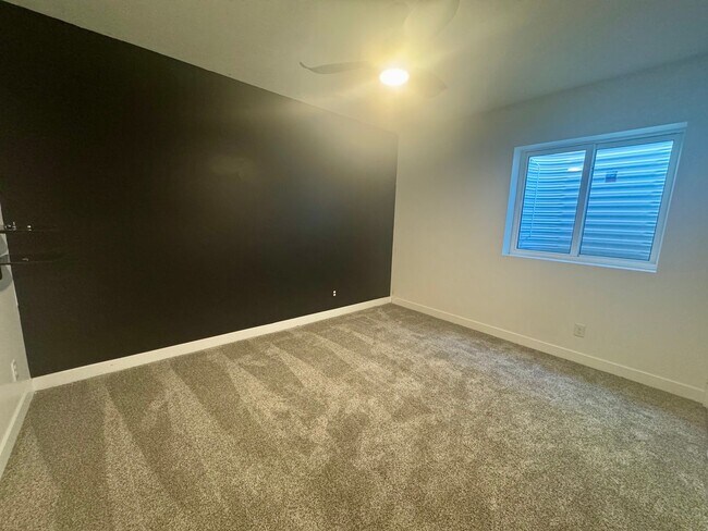 Building Photo - 5 bedroom 3 bath in SW Lincoln