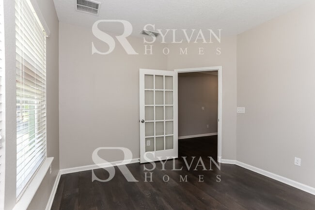 Building Photo - Your dream home awaits!