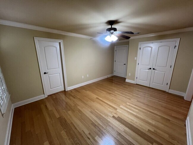 Building Photo - Elegant Two-Story Home with Outdoor Kitchen in Desirable Shadows Lake