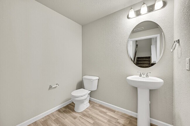 Building Photo - $2,040.95 -  3 bed, 2.5 bath Townhome in CO Springs with Central AC!