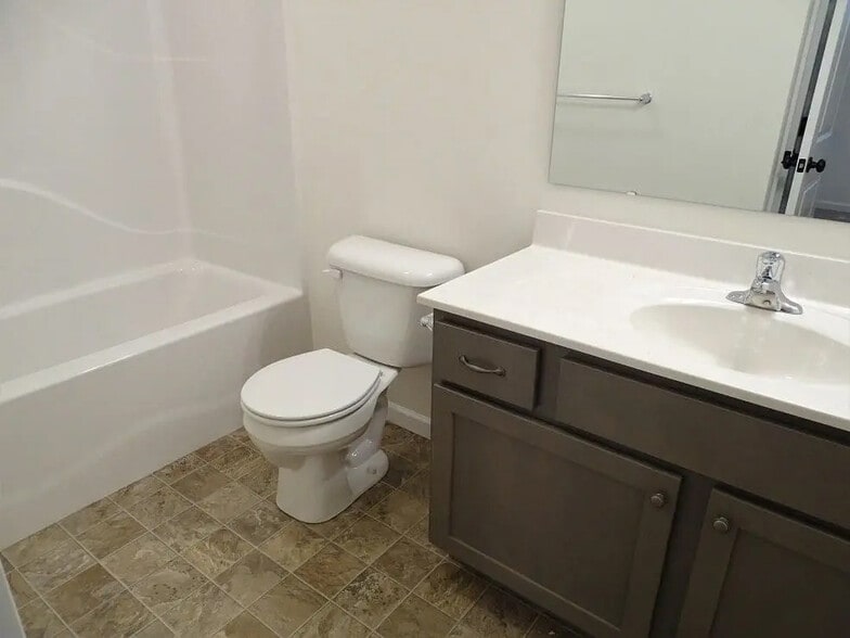 Building Photo - 2 Broken Arrow Dr