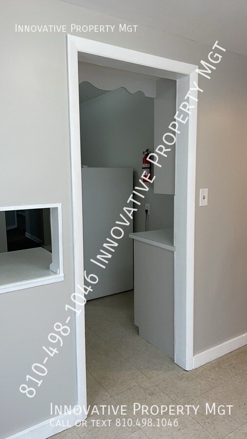 Building Photo - 1012 Farnum Ave