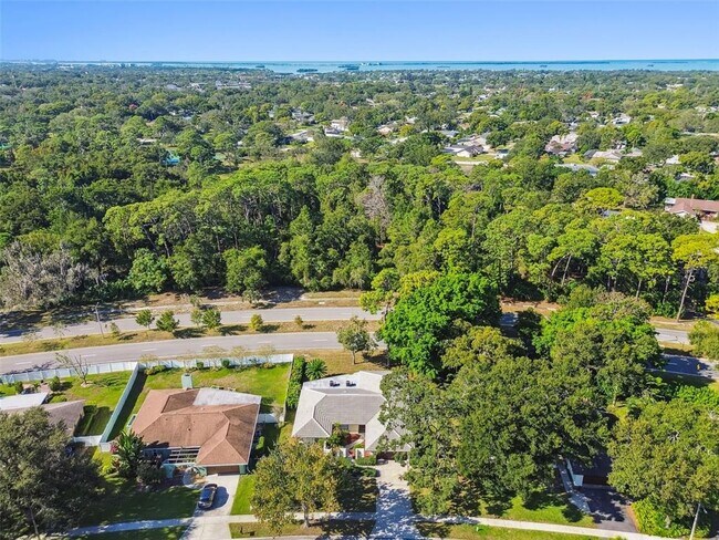 Building Photo - 970 Rolling Hills Dr