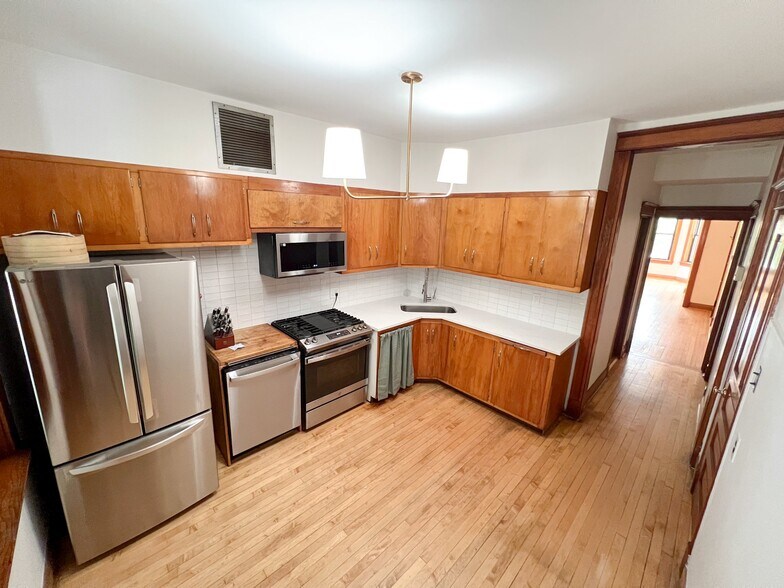Building Photo - 909 N Campbell Ave