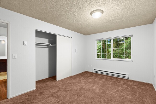 2 Bed 1 Bath Deluxe - 820 Sq. Ft. - University Crossing Apartments