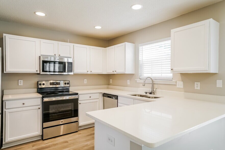 Building Photo - 7624 Brighton Village Dr