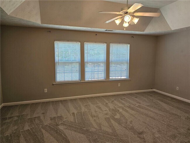 Building Photo - 645 Roxford Ln NE