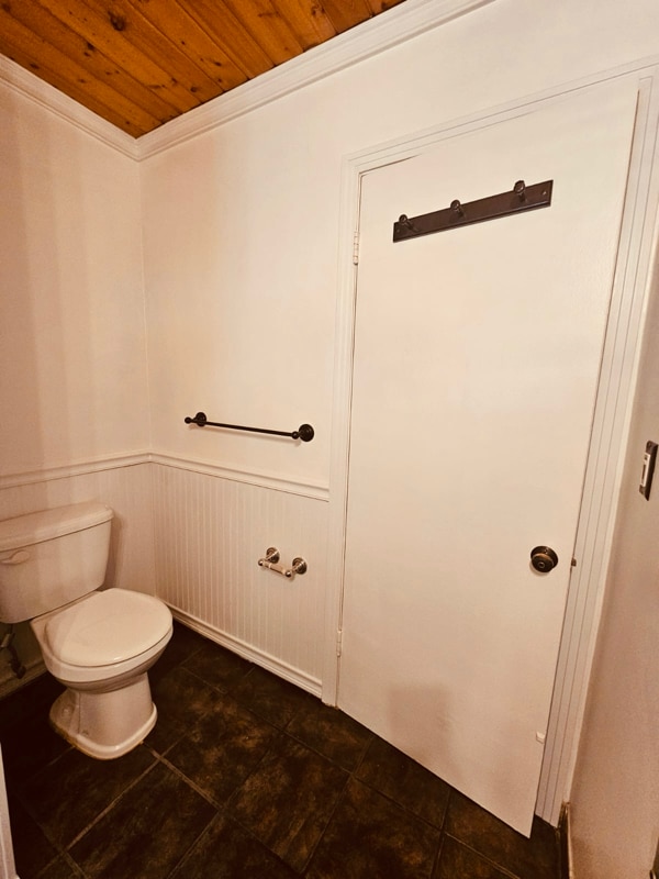 Building Photo - 1850 N La Brea Ave