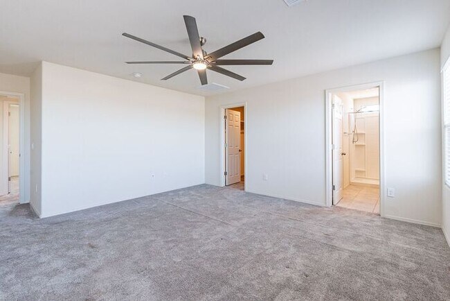 Building Photo - Pending/ Rented - Discover the perfect blend of comfort and style in Gladden Farms