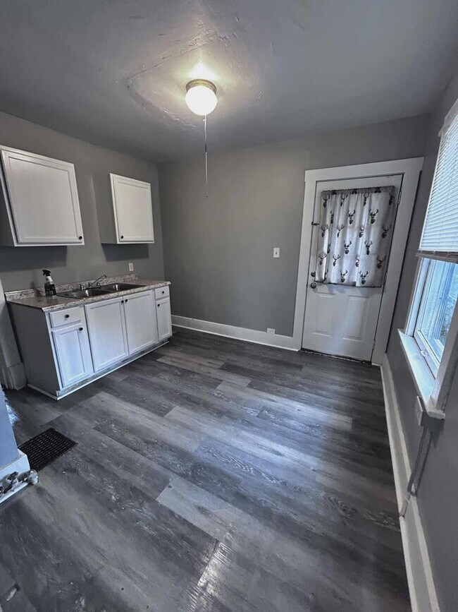 Building Photo - 1330 Louisiana Ave NW