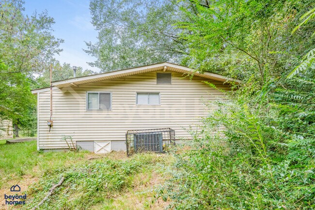 Building Photo - Cozy Comfort Meets Classic Charm in Killough Springs!