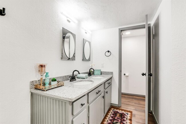 Building Photo - 8321 Breezewood Dr