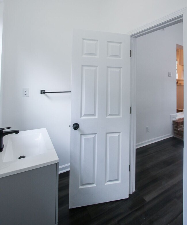 Building Photo - Spacious 4 Bedroom, 2.5 Bath Home in Savan...