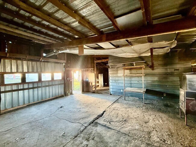 Building Photo - 210 18th St