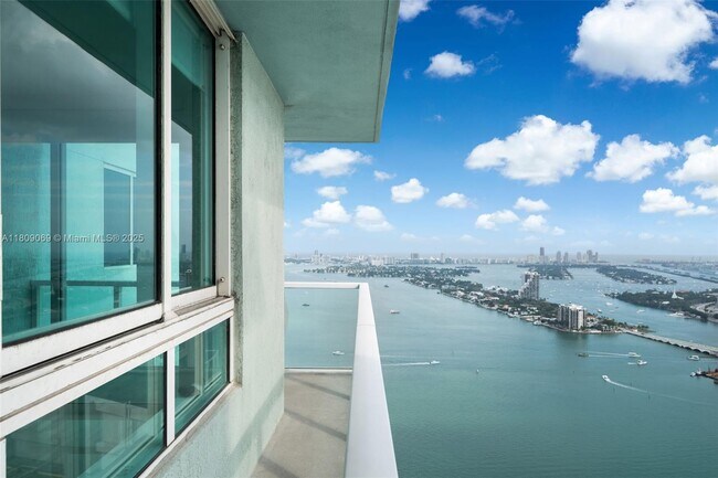 Building Photo - 1900 N Bayshore Dr