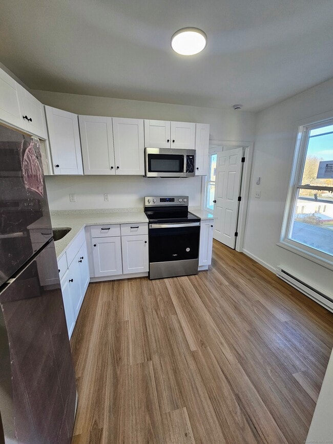 Building Photo - 1153 Main St