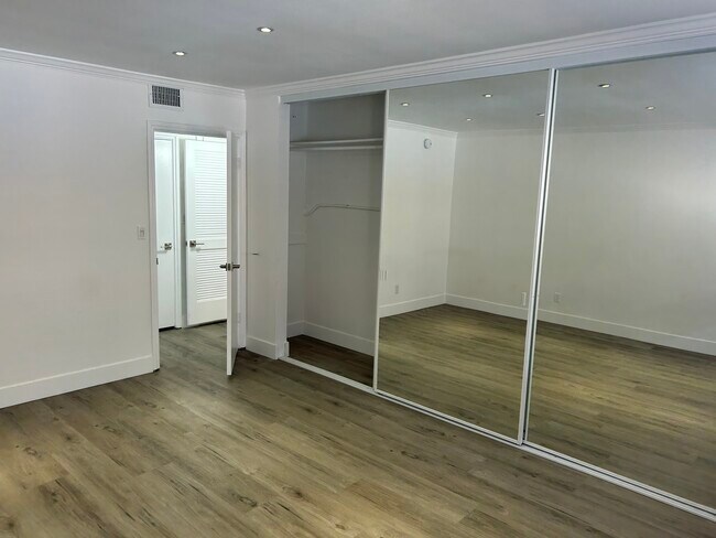 Building Photo - 5328 Newcastle Ave