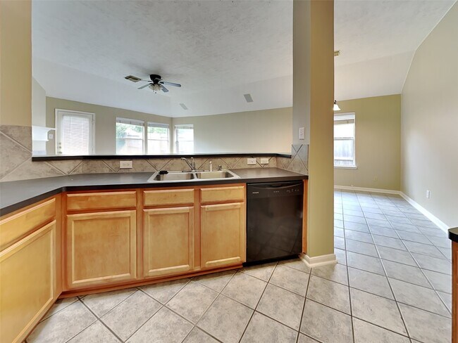 Building Photo - 6019 Skyhaven Ln