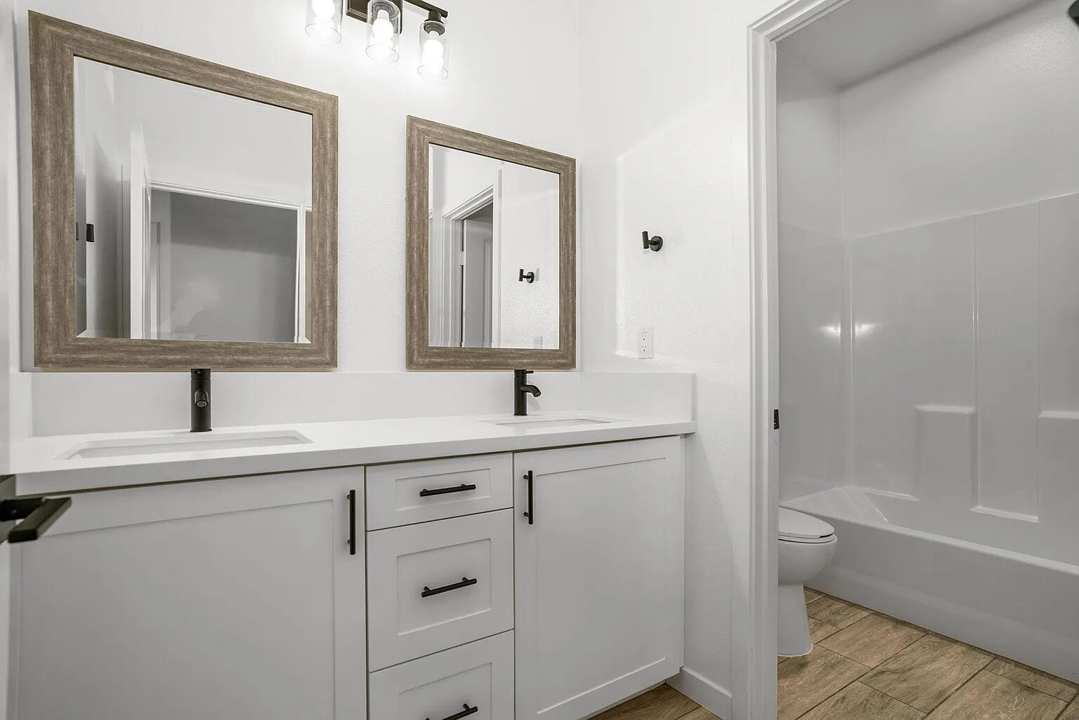 Building Photo - 5834 Norwood Ave