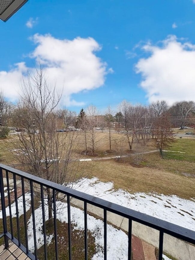 Building Photo - 2109 Greenery Ln